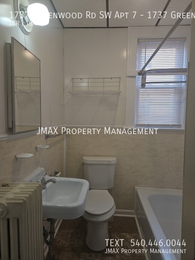 Building Photo - 1737 Greenwood Rd SW