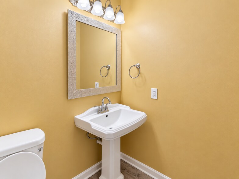 Building Photo - 9 Clearbrook Ln