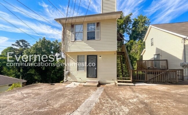 Building Photo - 3392 Shadowlawn Dr