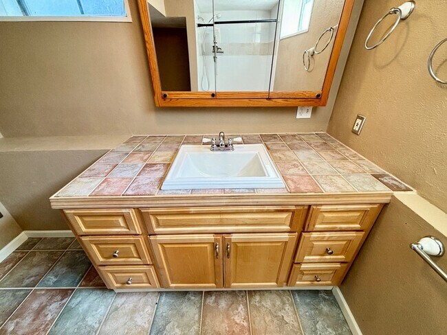 Building Photo - FREE AUGUST RENT!! - Sweet Bungalow in Par...