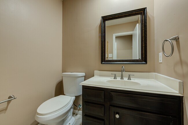 Building Photo - 21427 Park Run Dr