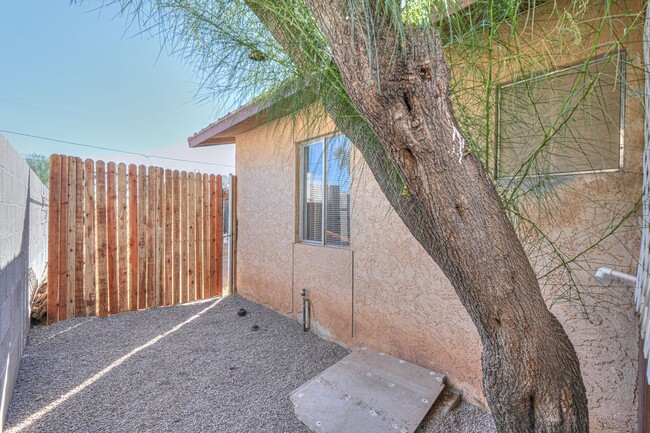 Building Photo - Charming Studio in Casa Grande