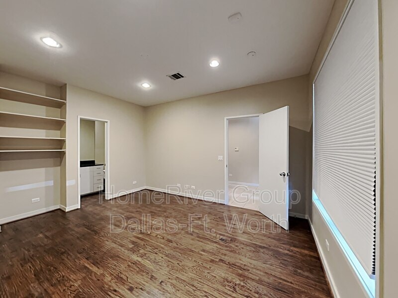 Building Photo - 2914 Woodside St