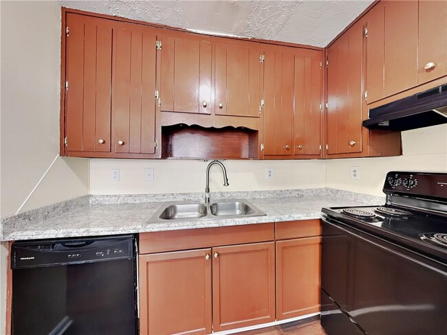 Building Photo - 5280 Ridge Forest Dr