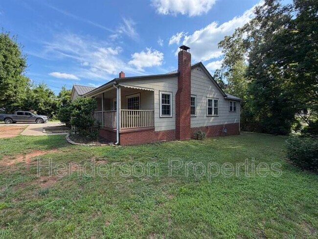 Building Photo - 638 Salisbury Rd