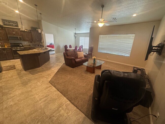 Building Photo - Lightly Furnished 4 Bed Home!