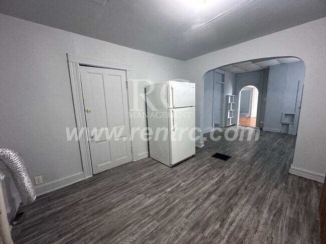 Building Photo - 708 Harmon-