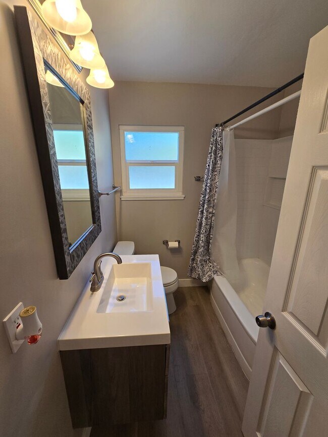 Building Photo - Remodeled Single Story Home Nestled in El ...