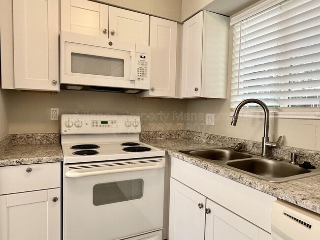 Building Photo - 2460 E Willamette Ave