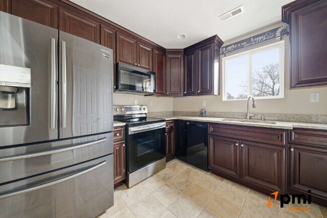 Building Photo - 4 BEDROOM 2 BATH RENOVATED HOME IN NORFOLK, PETS ACCEPTED