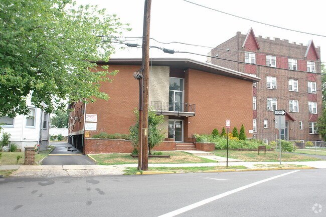Primary Photo - Garden State Apartments