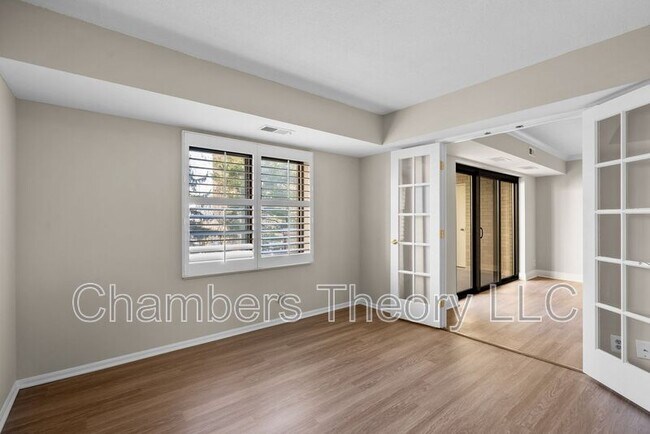 Building Photo - 309 Yoakum Pkwy