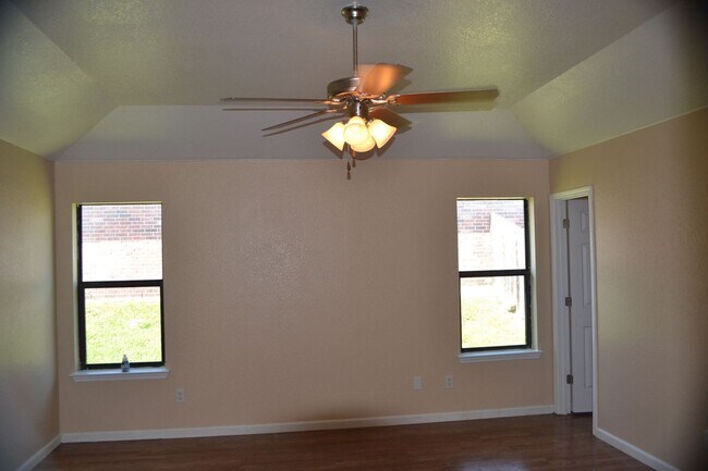 Building Photo - Lovely 4 bed 2 bath coming soon!!