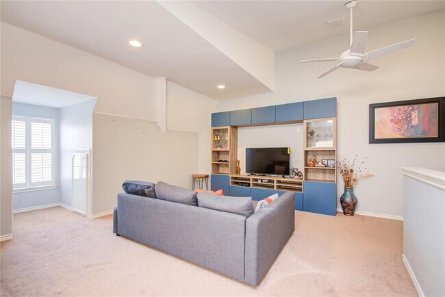 Building Photo - 1812 Staffordshire Crescent