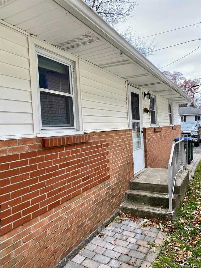 Building Photo - 26 Poplar St