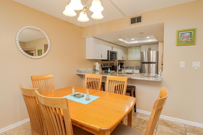 Building Photo - 95 Dondanville Rd