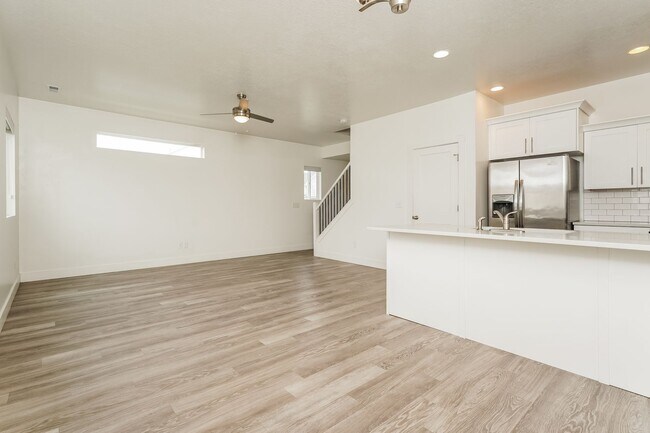 Building Photo - Beautiful 3 Bed, 2.5 Town Home! Available Now! See Our 3D Tour of This Property! Available NOW!