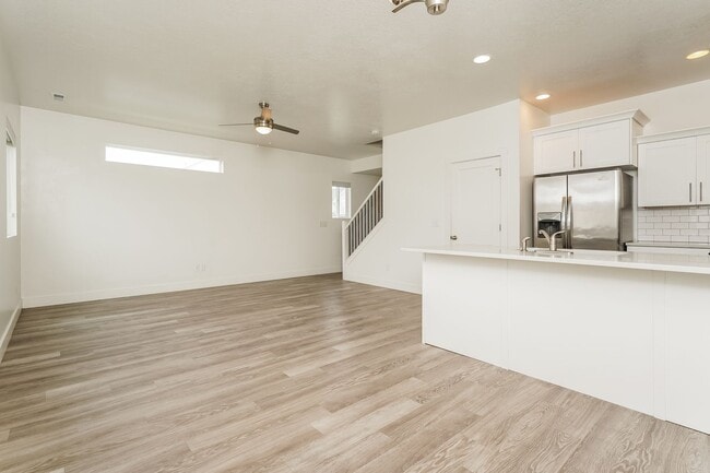 Building Photo - Beautiful 3 Bed, 2.5 Town Home! Available Now! See Our 3D Tour of This Property!