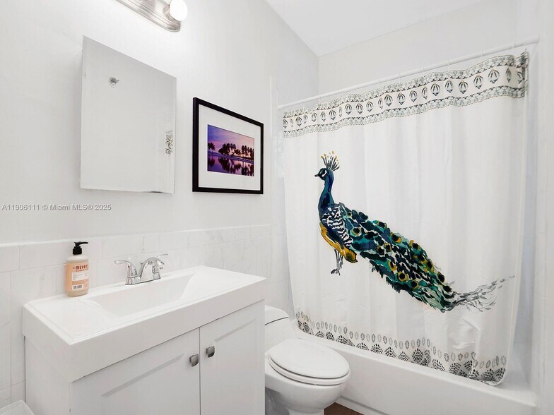 Building Photo - 4094 Park Ave