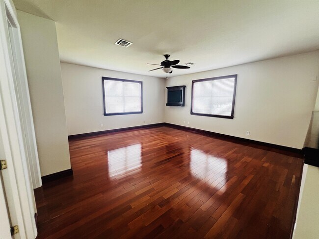 Building Photo - 2831 Paige Dr