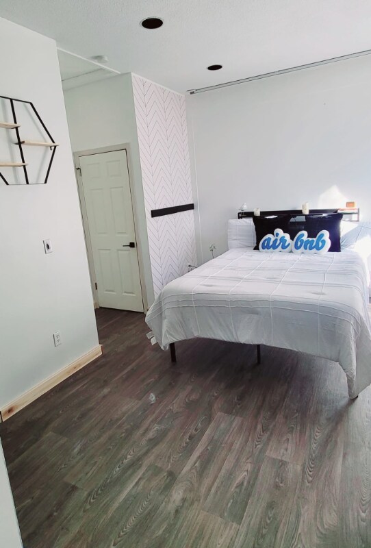 Building Photo - 2 Newtown Turnpike