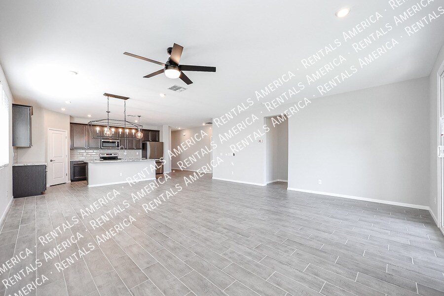 Building Photo - 17817 W Country Club Terrace