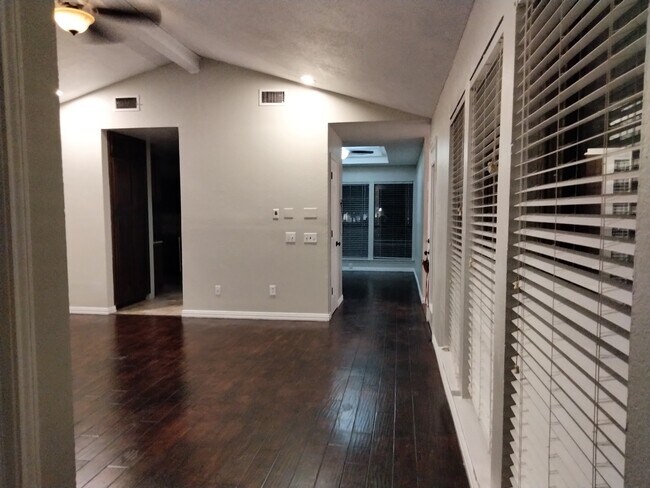 Building Photo - 8 Llano Drive