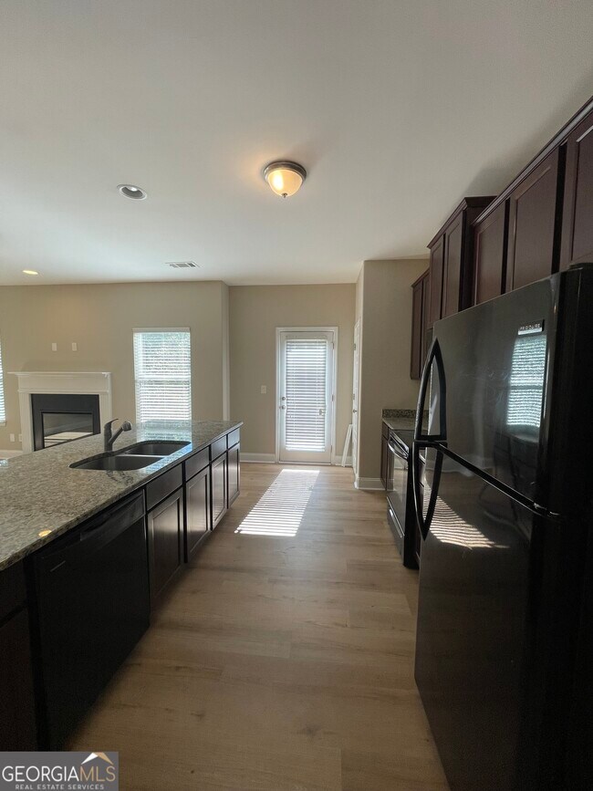 Building Photo - 495 Kirkland Dr