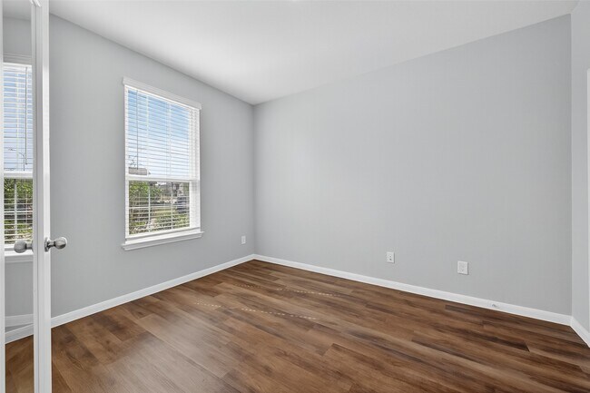Building Photo - 10831 Fall Mill Dr