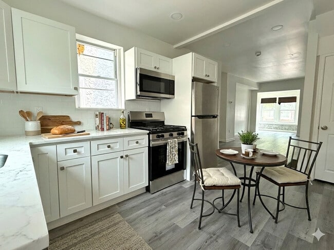 Building Photo - 1520 S Myrtlewood St