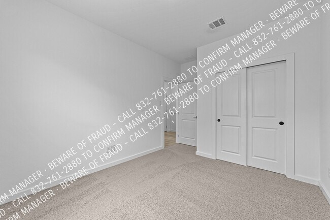 Building Photo - 2229 Maple Ridge Dr