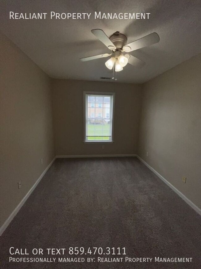 Building Photo - 229 Ridgewood Dr