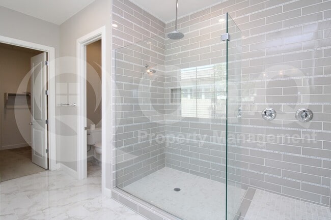 Building Photo - 3847 E Mead Dr