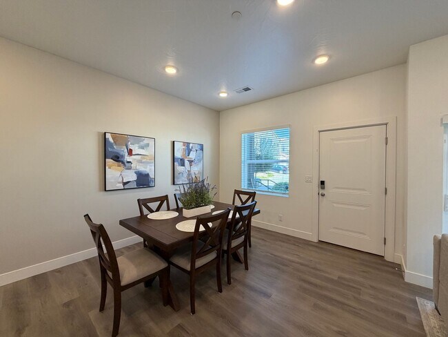 Building Photo - 5801 S Garnet Dr