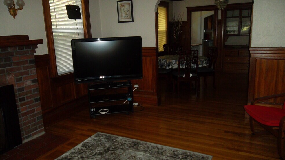 Building Photo - 33 Greycliff Rd