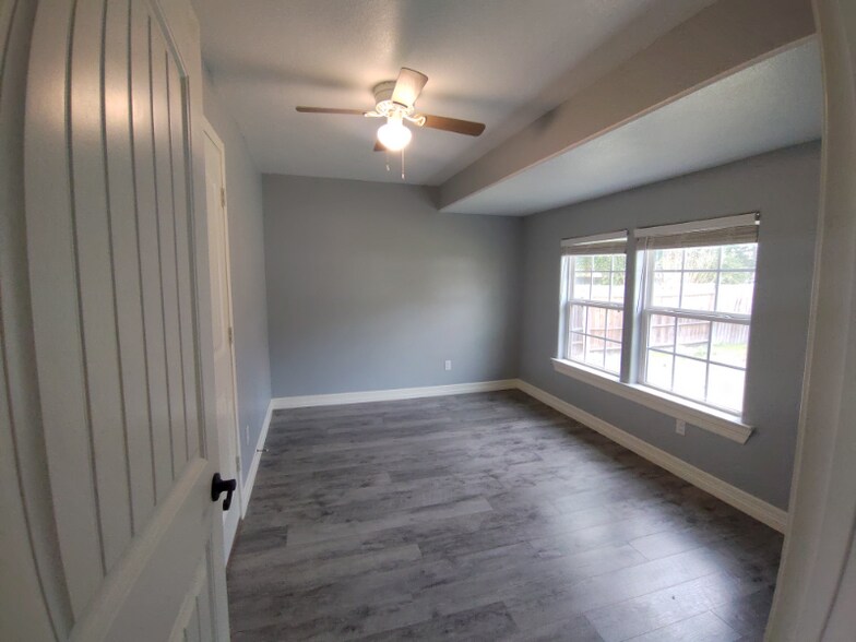 Building Photo - 25745 Dulaney St