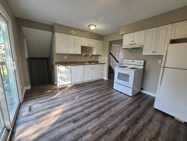 Building Photo - 5403 Refugee Rd