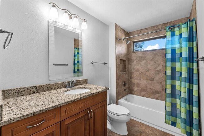 Building Photo - 1702 Horseshoe Dr