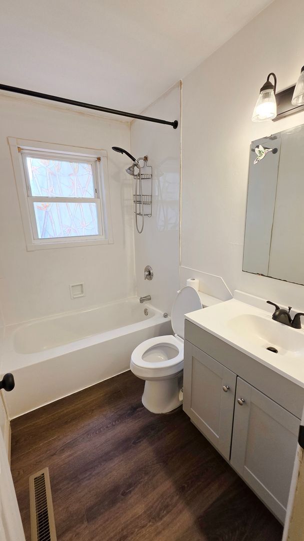 Building Photo - Remodeled Dupllex