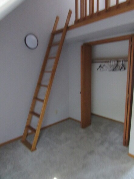 Building Photo - 7653 Farmington Way