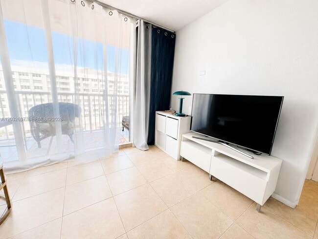 Building Photo - 3161 S Ocean Dr
