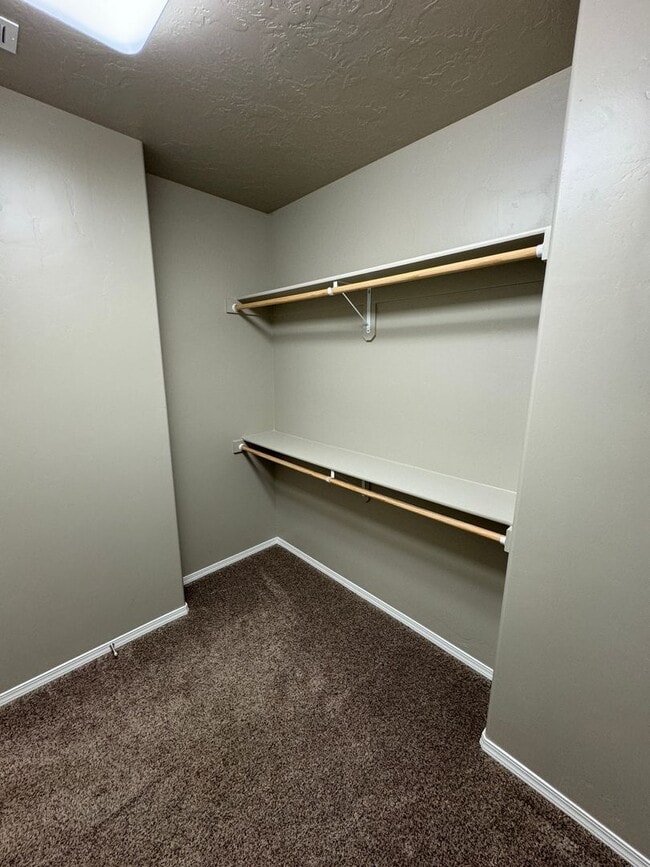 Building Photo - Charming 3-bedroom, 2-bathroom home locate...