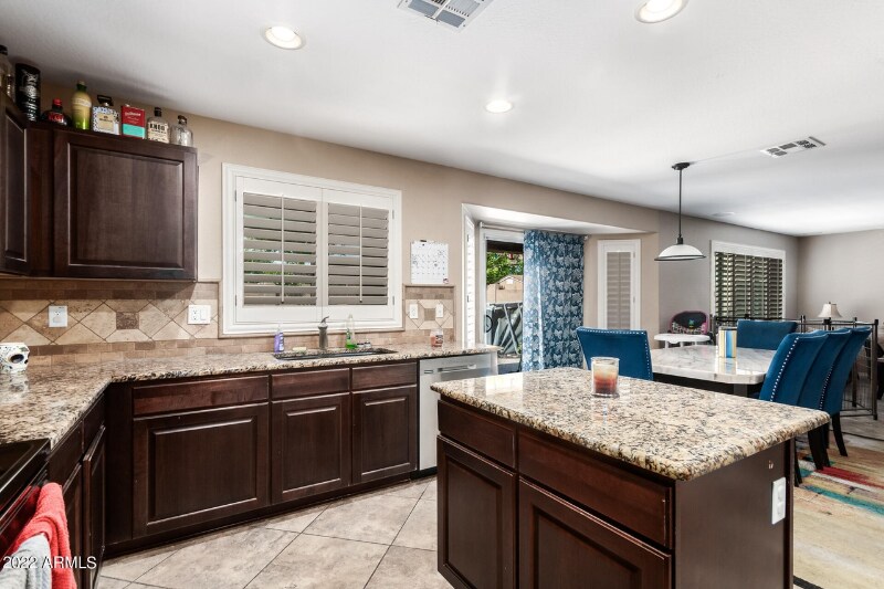Building Photo - 1398 E Mayfield Dr
