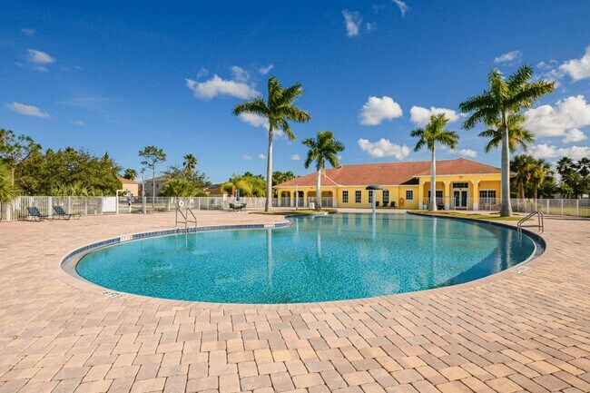 Building Photo - 9756 Palm Breezes Dr