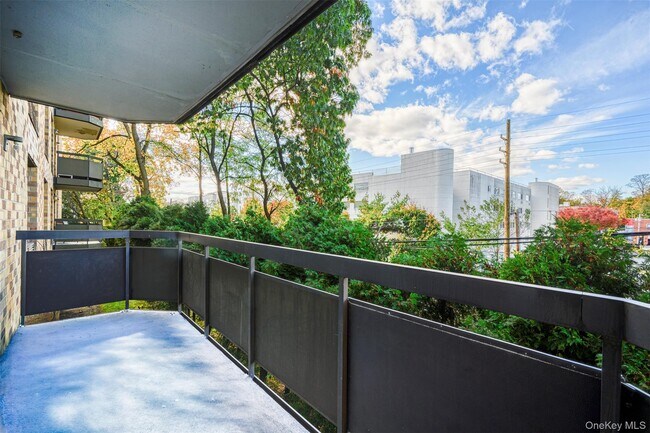 Building Photo - 141 Great Neck Rd