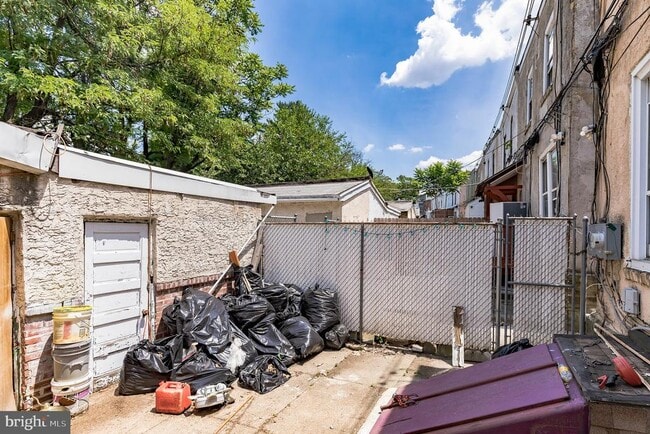 Building Photo - 4812 E Roosevelt Blvd