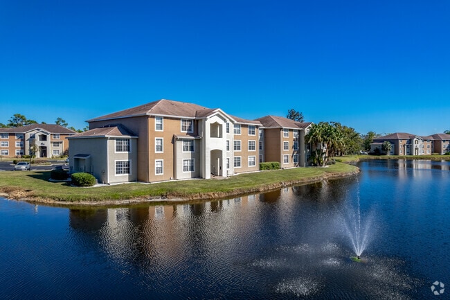 Building Photo - Lakes at North Port