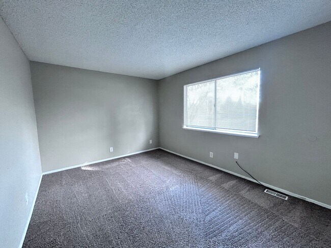 Building Photo - Two Bedroom One Bathroom Apartment