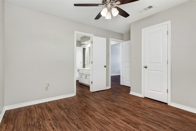 Building Photo - 136 Shadybrook Dr