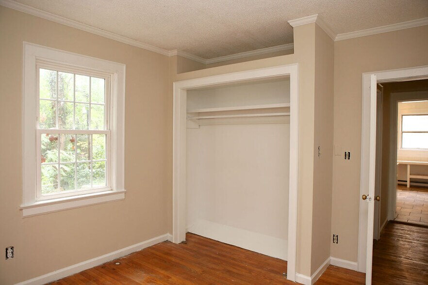 Building Photo - 1806 Walker Ave